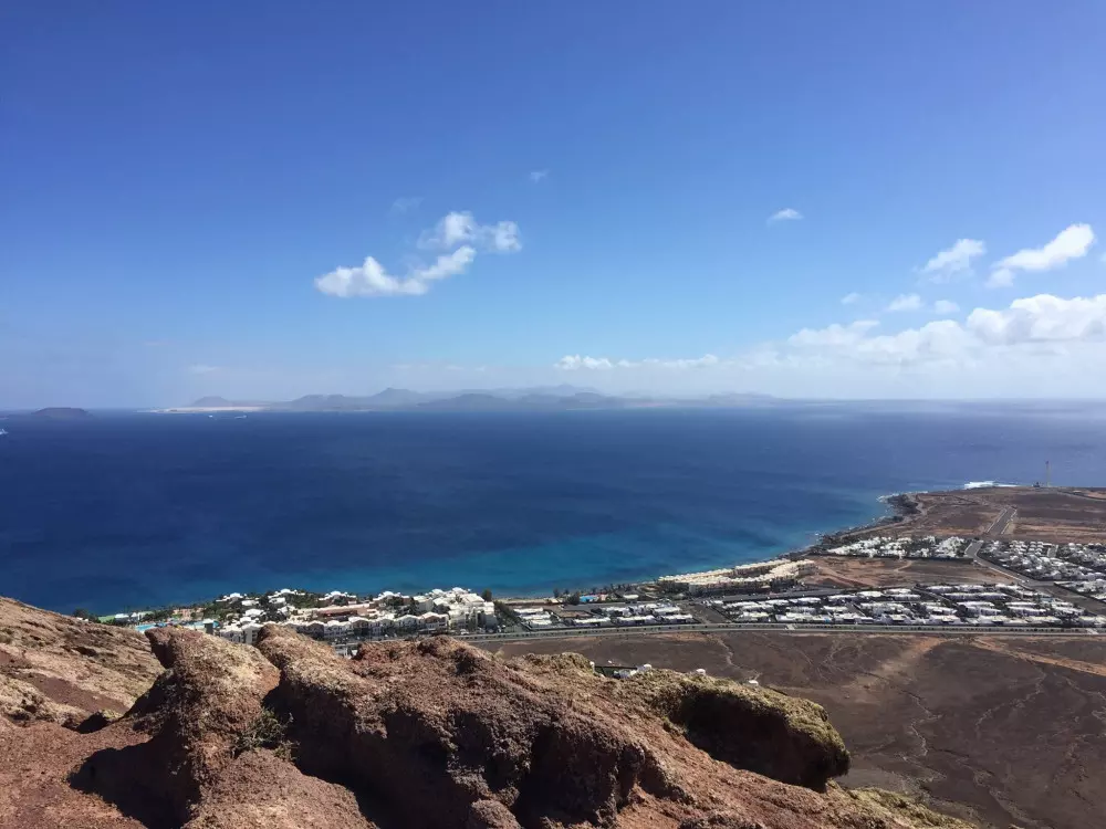 Montana Roja Playa Blanca